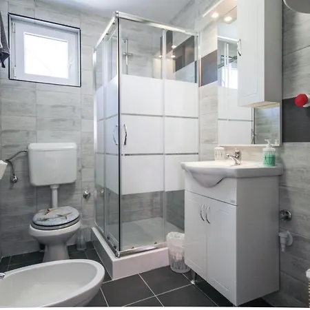 La Boheme アパート ロヴィニ